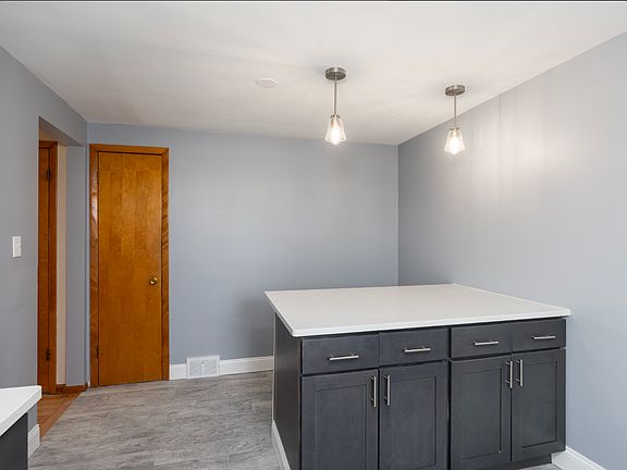 5th image of 2-572 Kenmore Ave