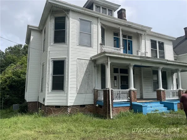 511 S Main St, Blackstone, VA 23824
