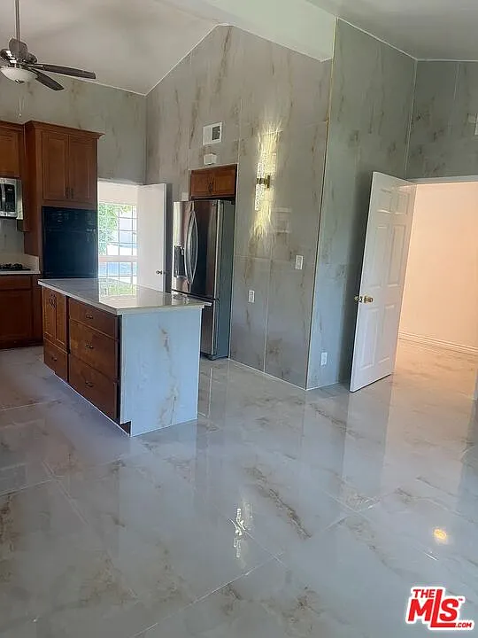 4 bed, 2.0 bath, 1944 sqft, $6,500 — Photo 4