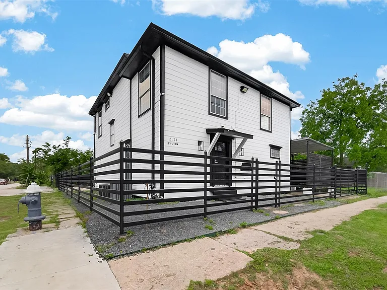 2120 Fulton St — Photo 2