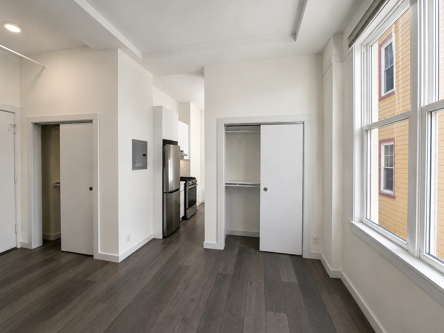 Nob Hill Studio with In-Unit Laundry & Dishwasher — Photo 4