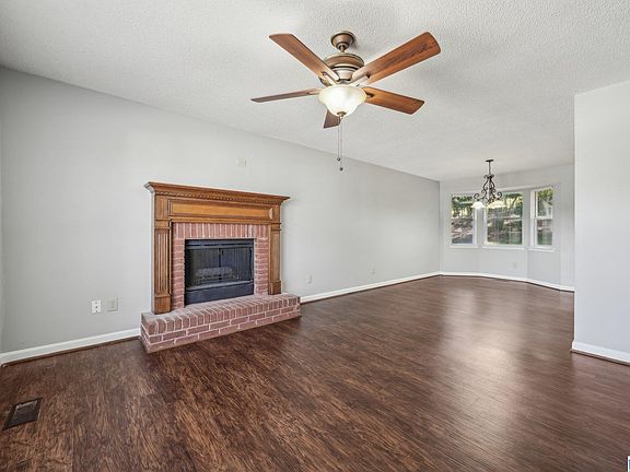 3rd image of 1877 Pebble Lake Dr