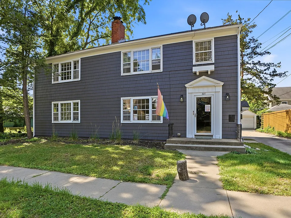 321 McLean St