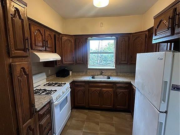 3rd image of 9424 Avenue K Floor 2