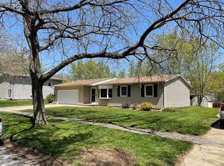1102 Center St, Mahomet, IL 61853