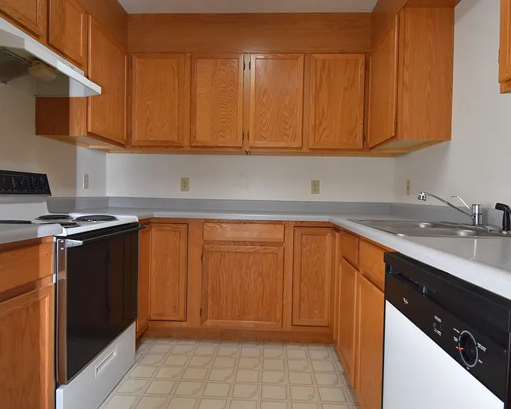 813 W Villard St #73 — Photo 11