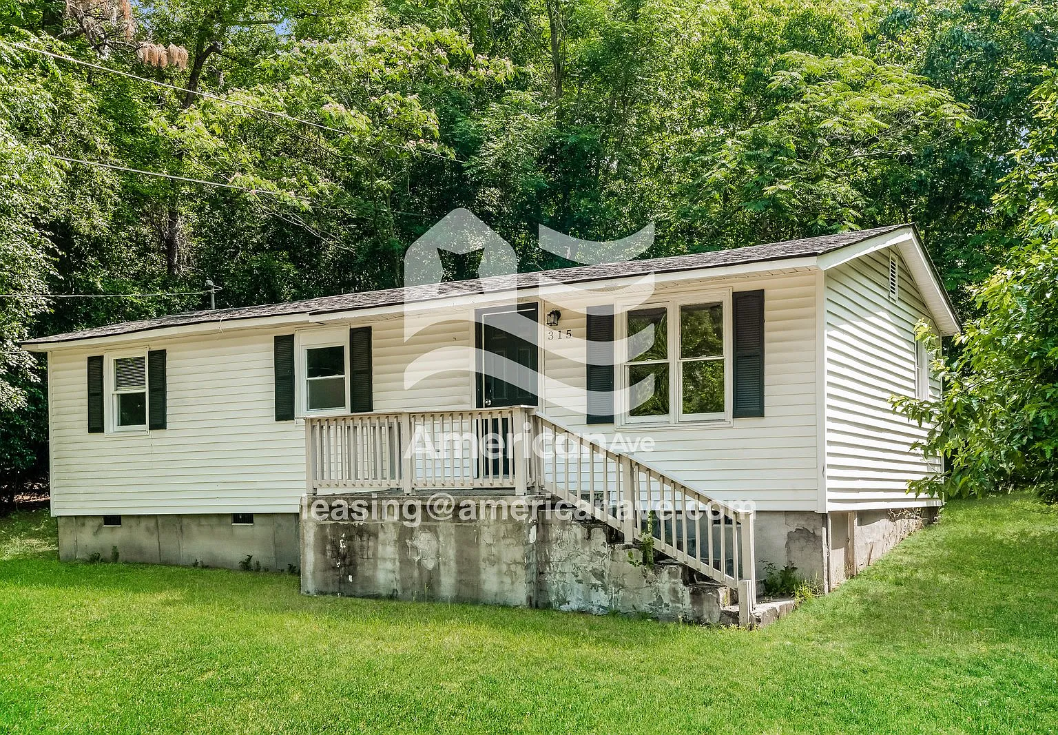 3 bed, 1.0 bath, 800 sqft, $891 — Photo 1