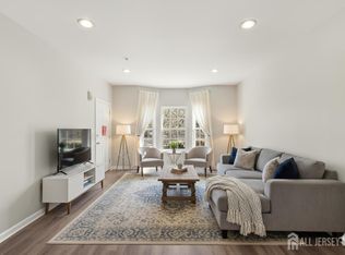 102 Forest Dr, Piscataway, NJ 08854