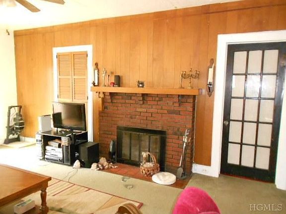 4th image of 276 Locust Ave