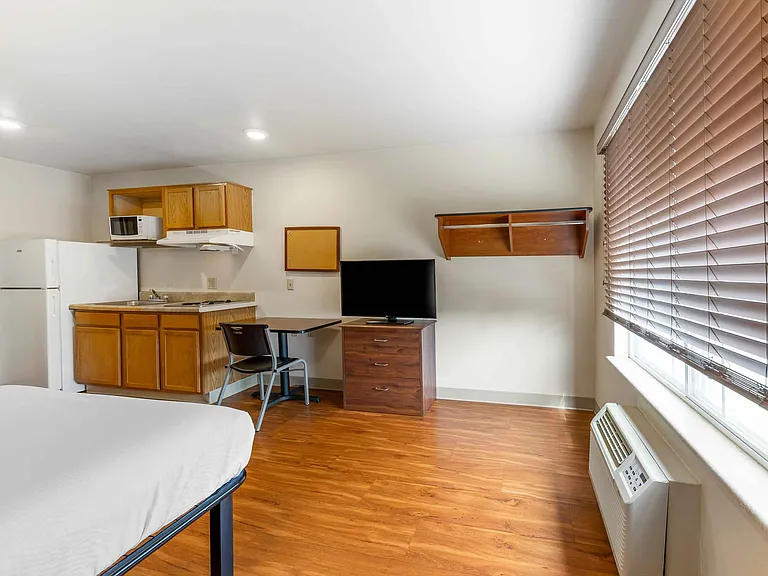 Studio Suite - 1 Full Bed
