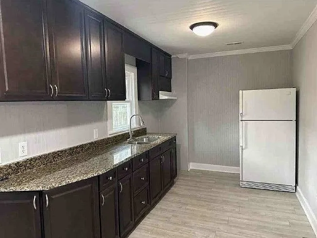 3 bed, 2.0 bath, 1121 sqft, $1,600 — Photo 3