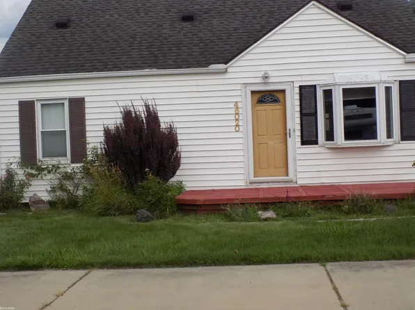 46020 Edgewater Dr, Chesterfield, MI 48047