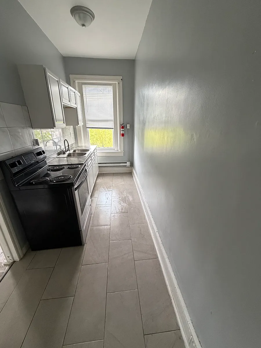 Building Photo - 229 S 6th St #3