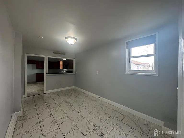 556 Roosevelt Ave #1 — Photo 5