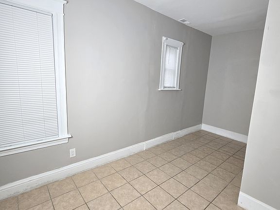 3rd image of 1437 S 49th Ct #2R