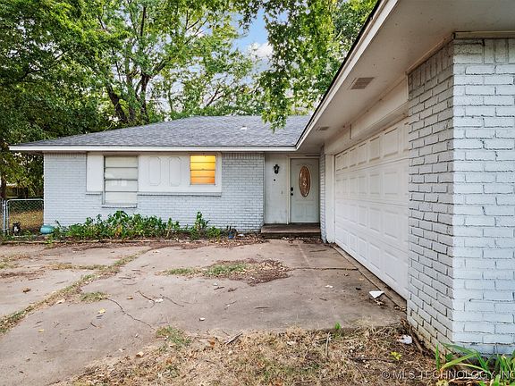 2nd image of 103 N Wortman Pl