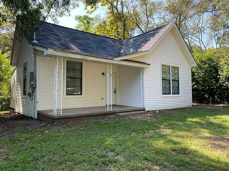 1206 E Rusk St — Photo 1