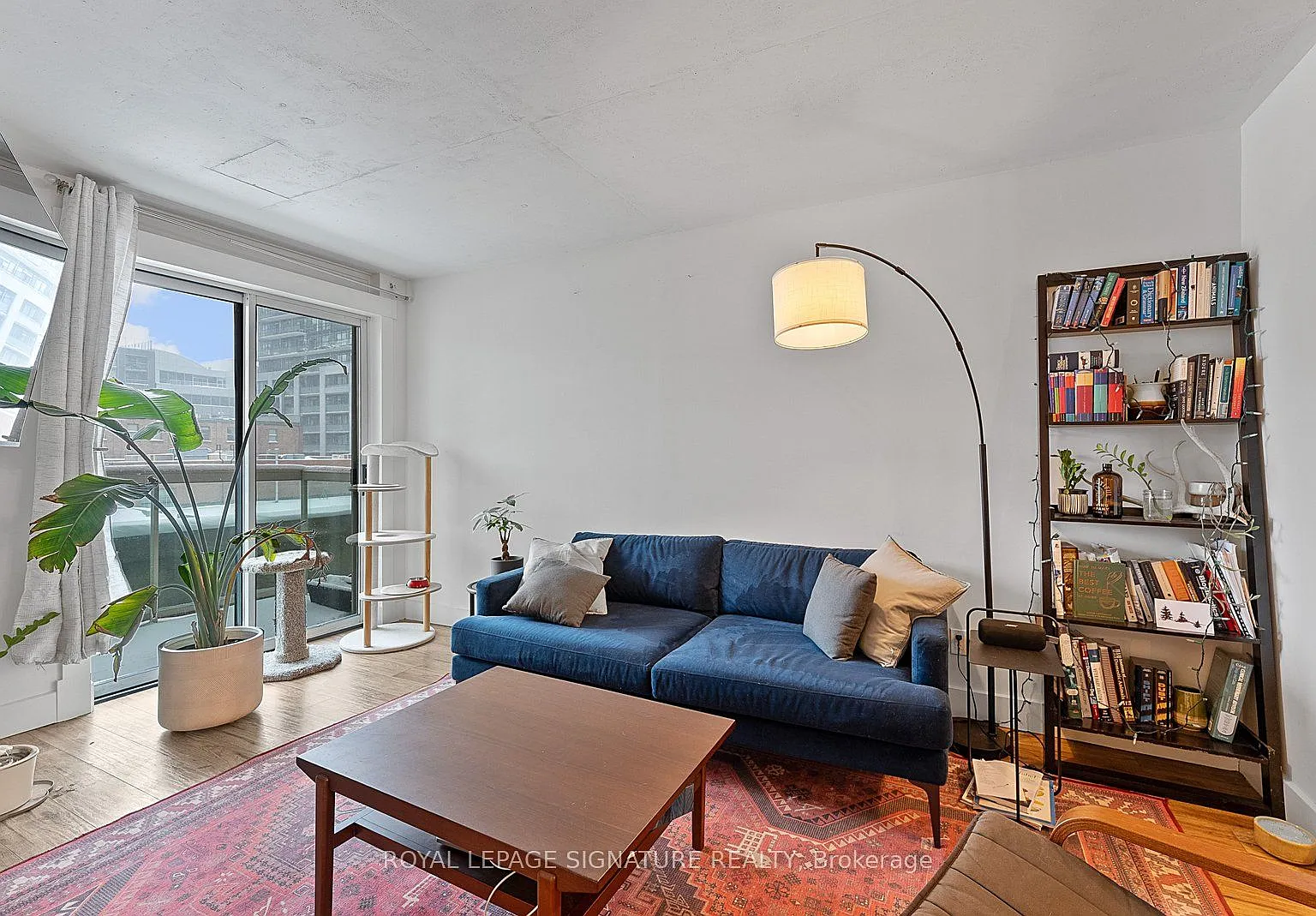 323 Richmond St E — Photo 3