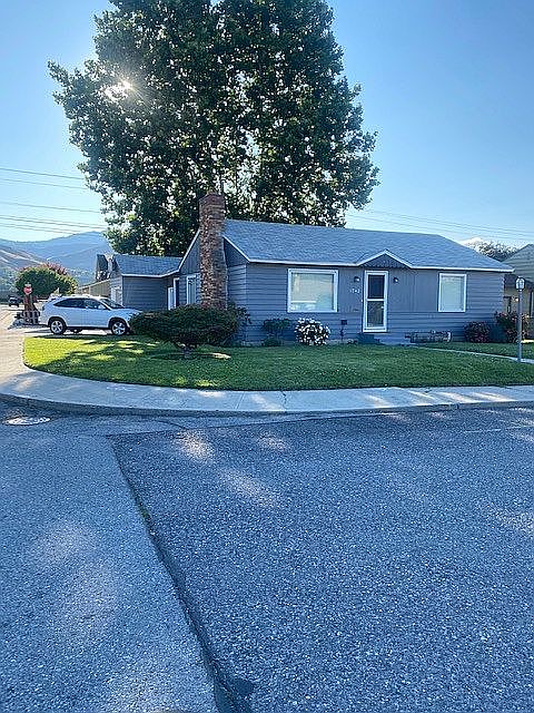 1st image of 1042 Rosewood Ave