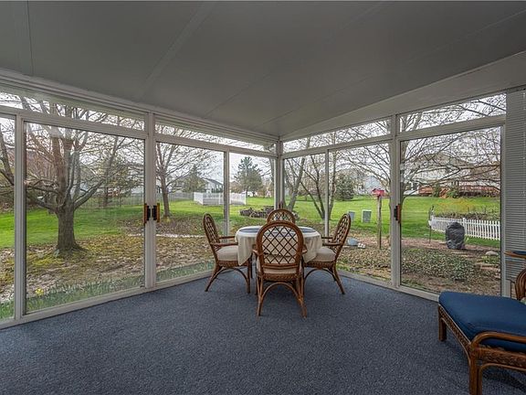 5th image of 970 White Oak Cir