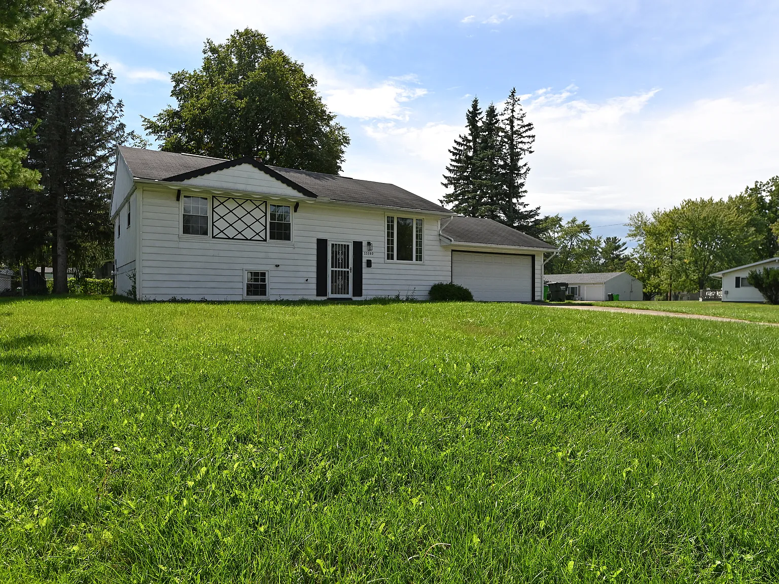 3 bed, 1836 sqft, $1,895 — Photo 2