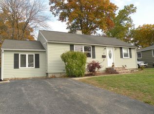 157 Burnham Rd, Lowell, MA 01852