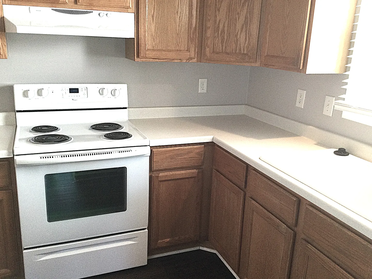 3 bed, 2.0 bath, 1979 sqft, $2,175 — Photo 4