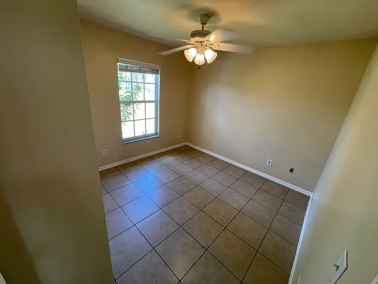 129 Zenith Cir — Photo 36