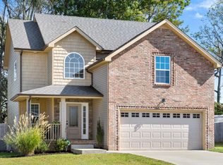 978 Harding Dr, Clarksville, TN 37042