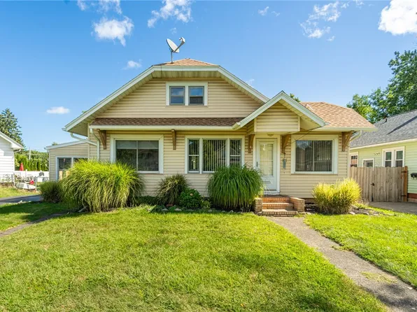 81 Wendhurst Dr, Rochester, NY 14616