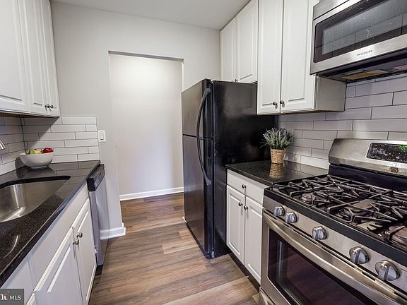 5th image of 3991 Lyndhurst Dr APT 204