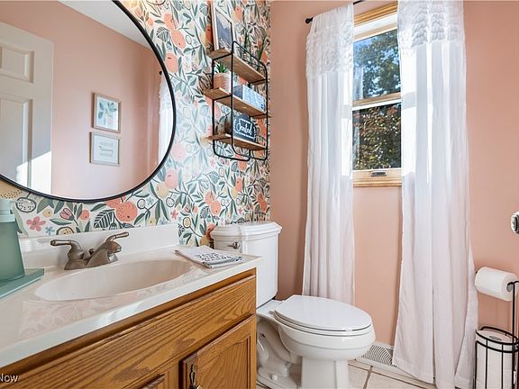 5th image of 8722 Glenarden Cir NW
