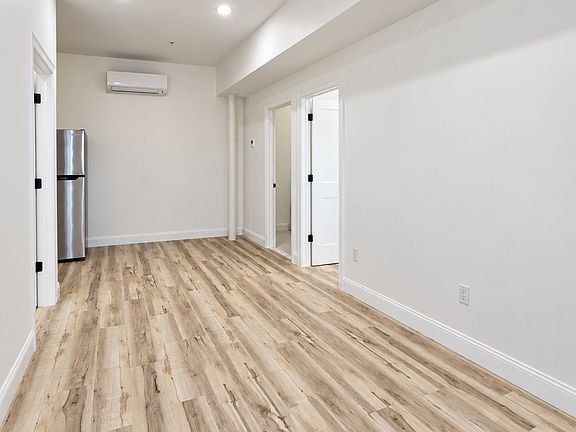 2nd image of 170 Pearl St #B