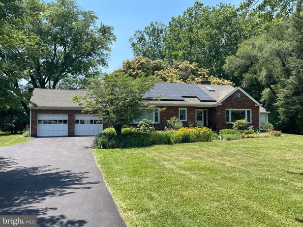 536 N 2nd St, Bainbridge, PA 17502