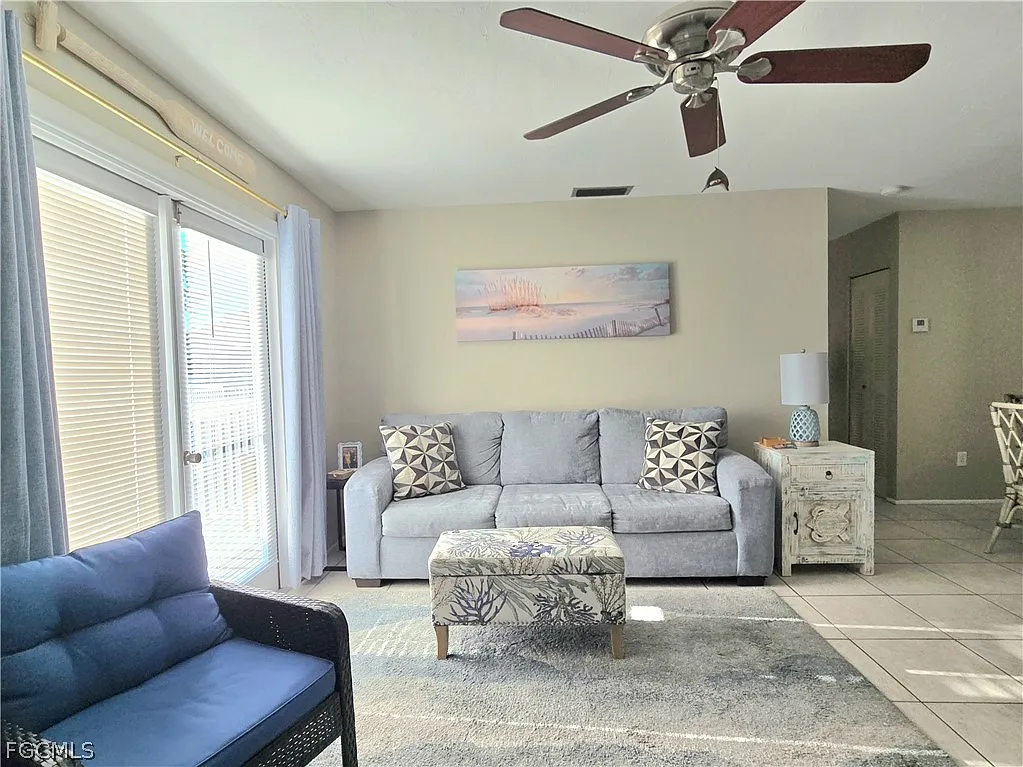 2 bed, 2.0 bath, 820 sqft, $1,250 — Photo 4