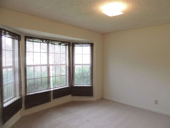 4th image of 12652 Ashmore Green Dr N