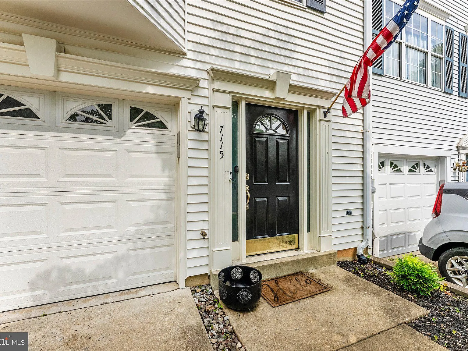 3 bed, 5.0 bath, 1932 sqft, $2,700 — Photo 2