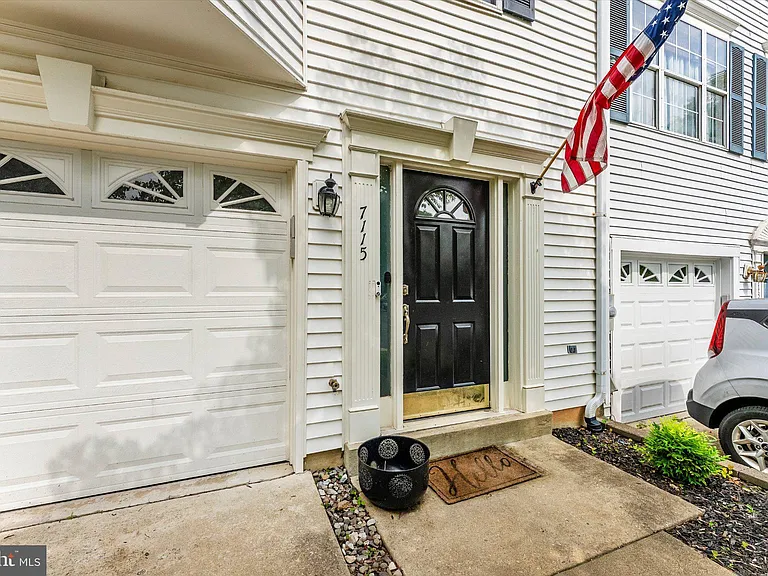 7115 Oberlin Cir — Photo 2
