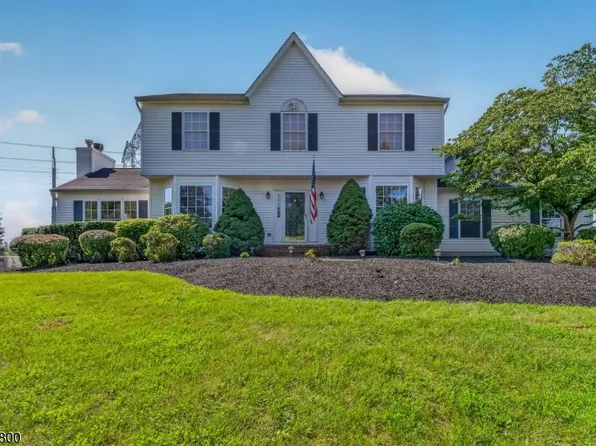 22 Mott Way, Raritan Twp., NJ 08822