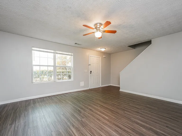 2286 Strathmoor Manor Dr — Photo 6