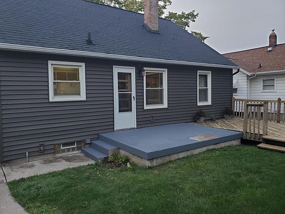 5th image of 1244 Diamond Ave NE