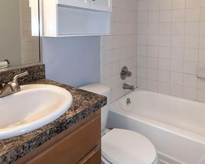 317 E Amelia St #8 — Photo 6