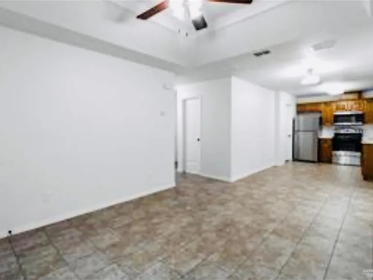 241 E 19th St #3 — Photo 2