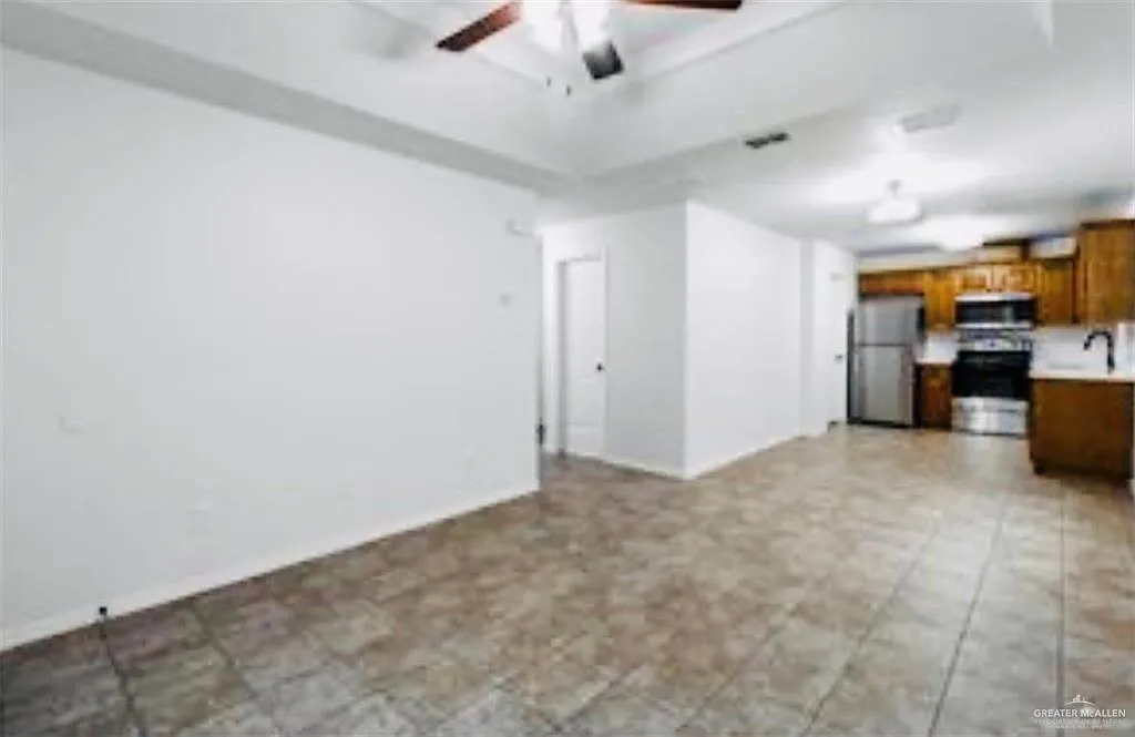 Building Photo - 241 E 19th St #3