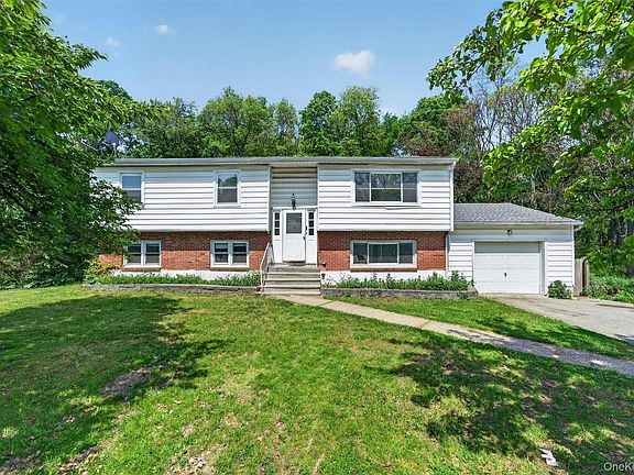 4th image of 129 Vails Gate Heights Drive