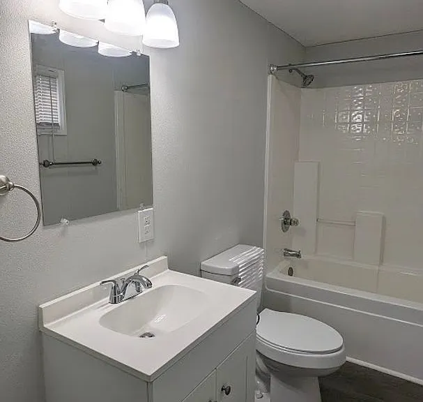 907 Bennett St — Photo 16