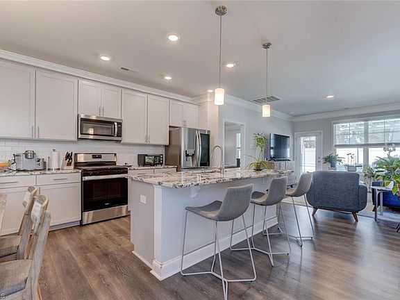 5th image of 1029 Henson Park Dr