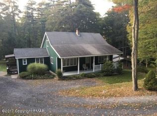 112 Mink Ln, Bushkill, PA 18324