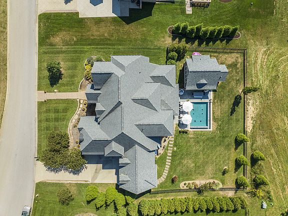 3rd image of 3816 Cayman Ln