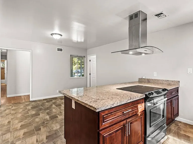 761 San Carlos Ave — Photo 7